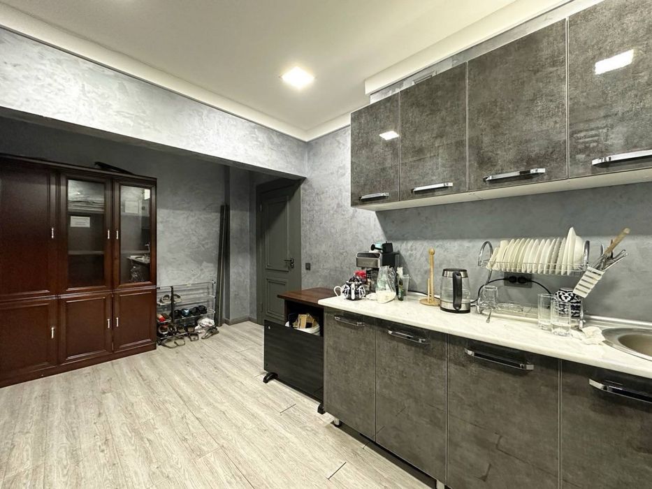 Айбек | Шох мед центр - Сдается в аренду Евро офис вдоль дороги 150м2