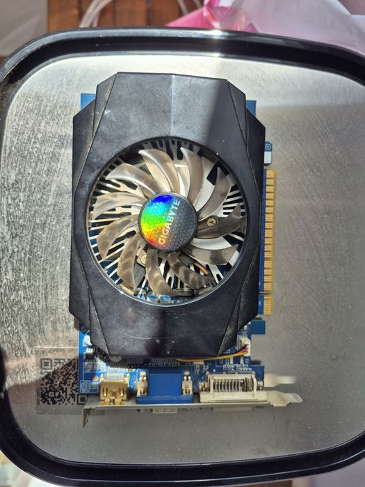 Vand placa video Nvidia 730 2gb