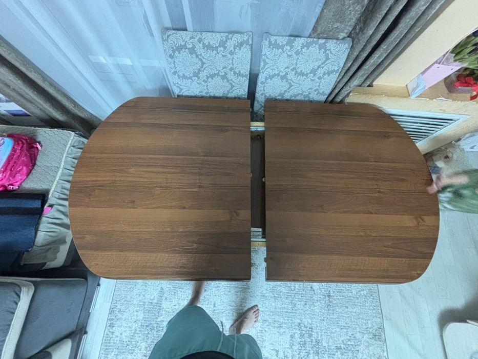 Стол со стульями