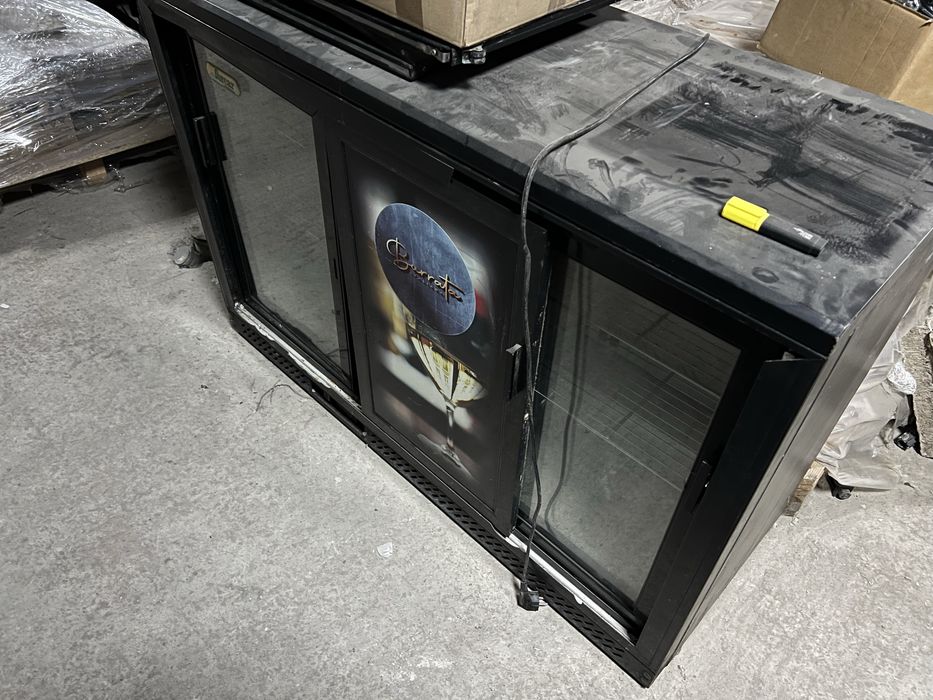 Подбарова витрина с 3 плъзгащи врати