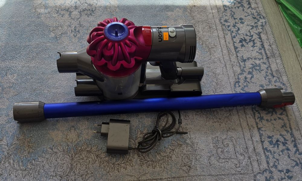 Прахосмукачка Dyson SV11 с проблем