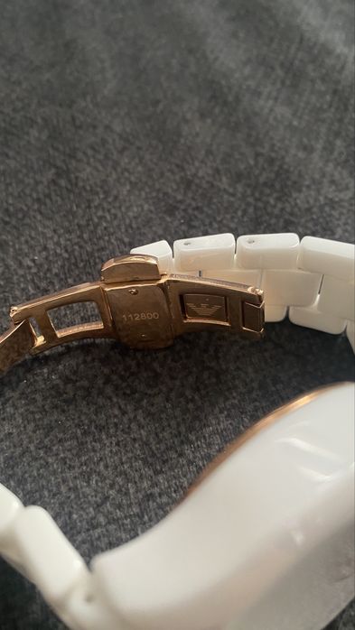 Часовник Armani бял
