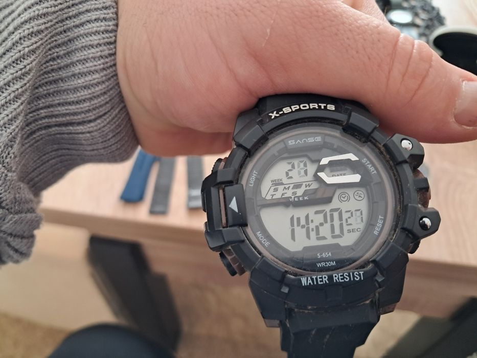 Продавам мъжки ръчен часовник Vacheron Constantin. Часовникът е със ст