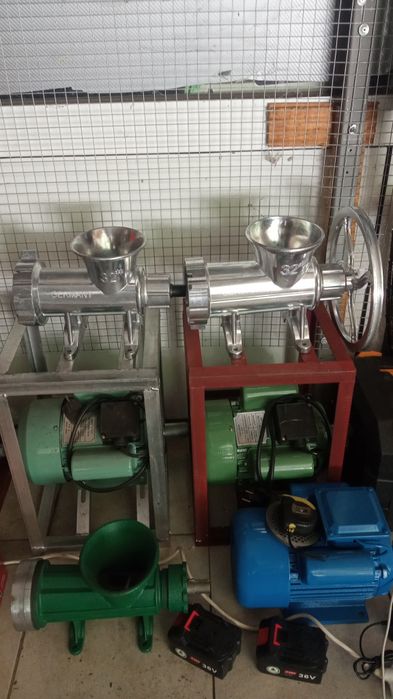 ЧИСТО НОВА,Месомелачка номер 32 +Електромотор с стойка 1.5kw/ 2.2kw