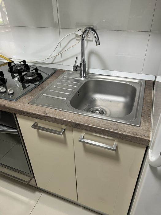 Vand bucatarie completa + electrocasnice in stare foarte buna