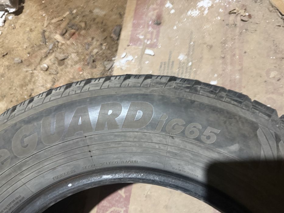 Шины зимние с шипами продам