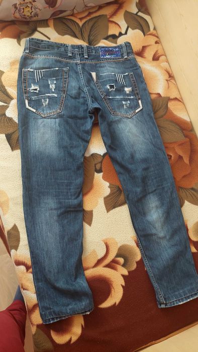 Продавам мъжки дънки 34размер