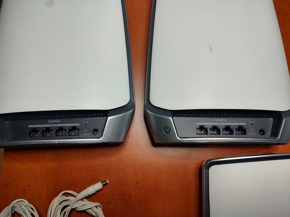 Sistem Netgear Ax6000 Orbi 850 WiFi 6 Tri-Band Mesh router 2 sateliti