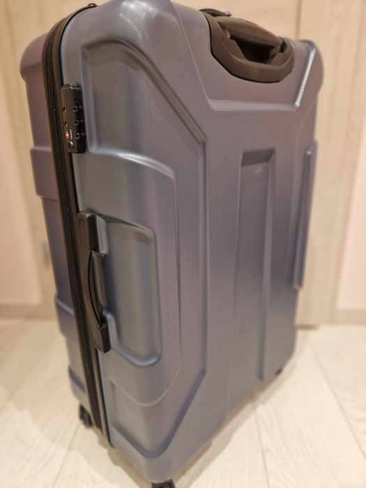 Чисто нов  куфар на Samsonite - 76 см