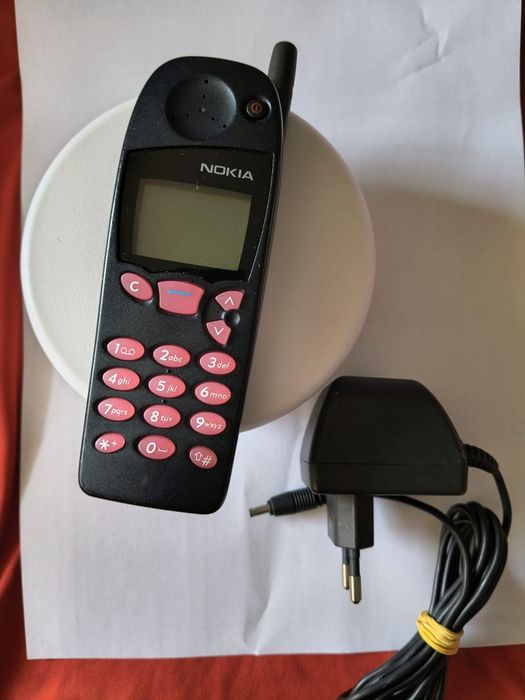 Nokia 5110 + charger original Nokia ( decodat, leduri schimbate)