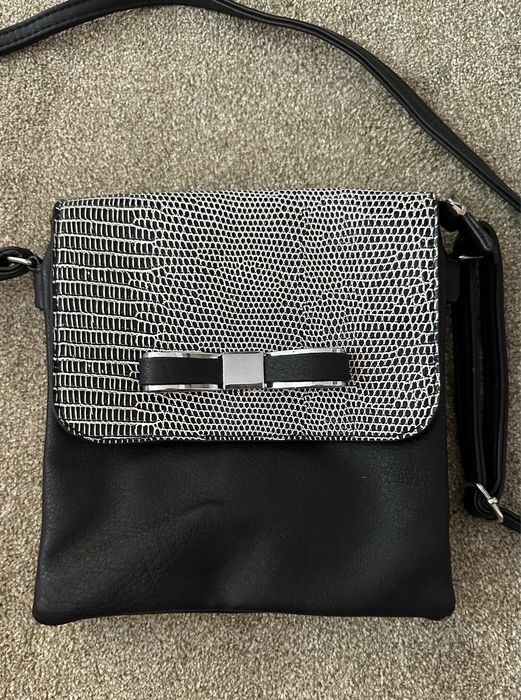 Дамска чанта с панделка