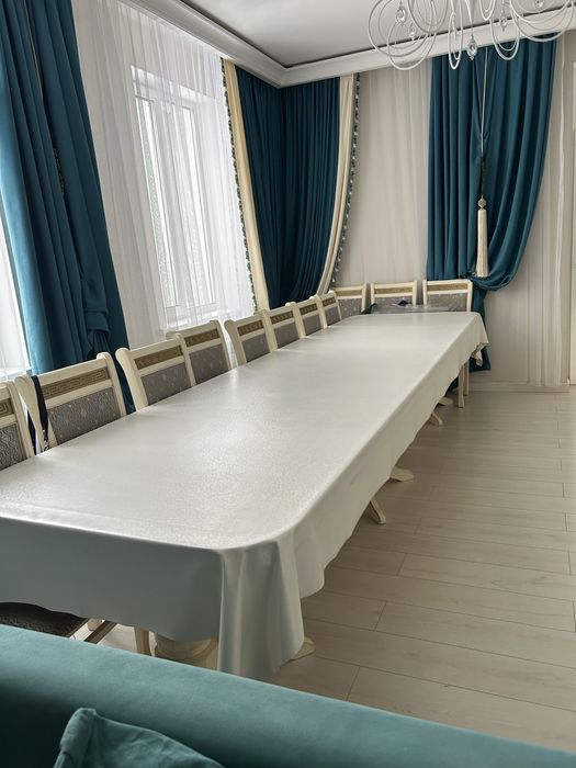 Обеденный стол для гостинной