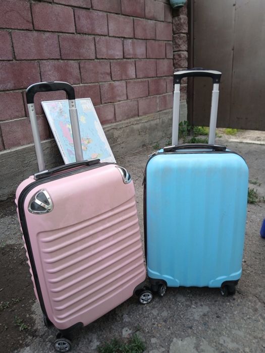 Продаю чемоданы  хорошего качества