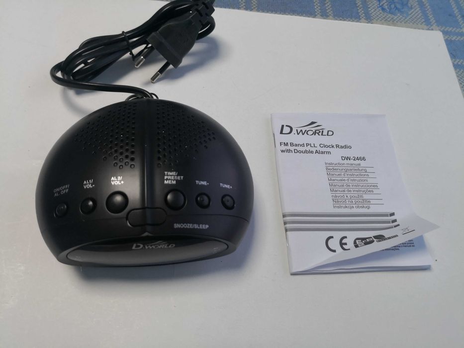 Ceas de birou cu radio si alarma