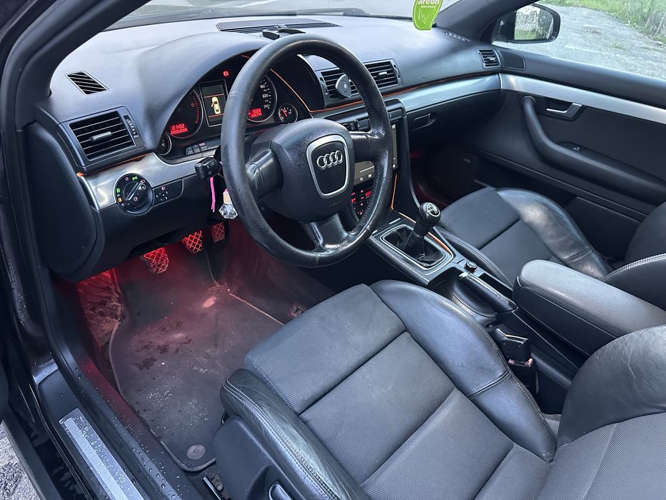 Audi A4.