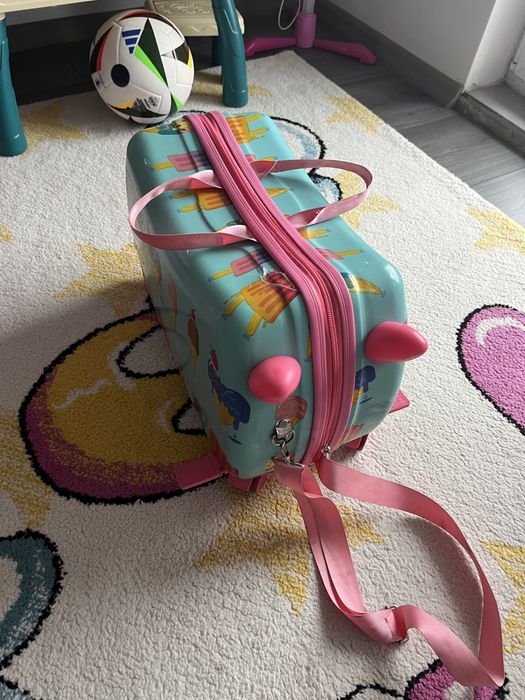 Troler fetite cu suport pt picioare