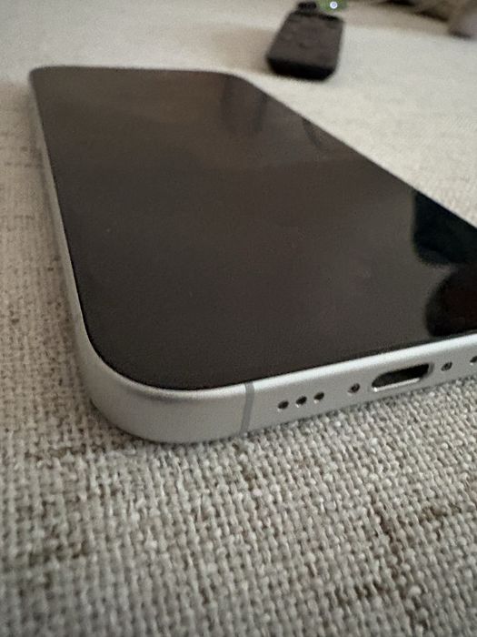 Продавам iphone 16