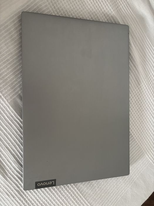 Laptop lenovo.
