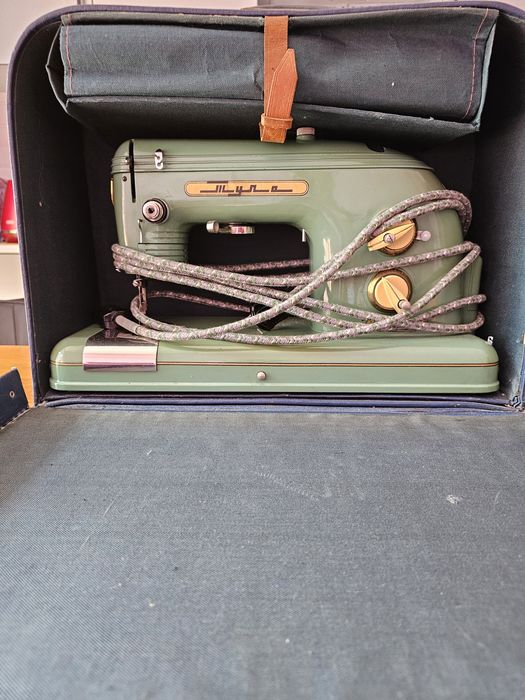 Дёшево "Тула" - электрическая  швейная машинка