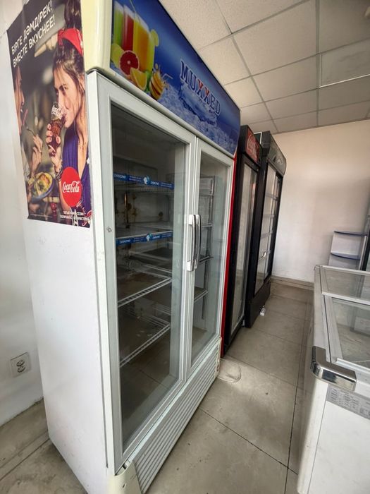 Холодельник витренный