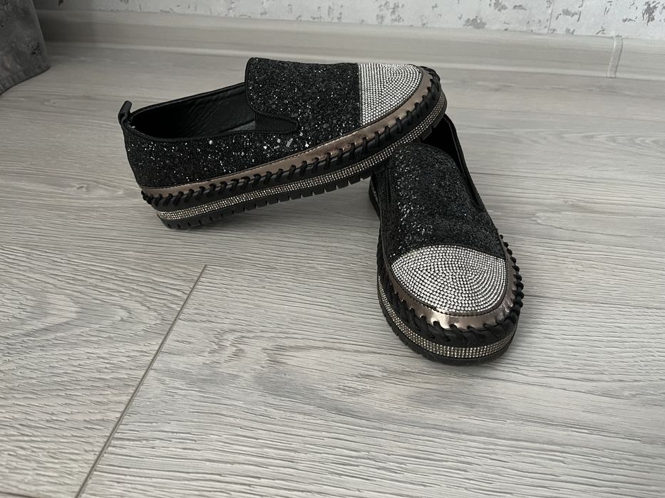 Женская обувь.