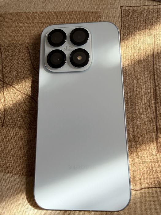 Продавам Xiaomi 17 – 12GB RAM / 512GB