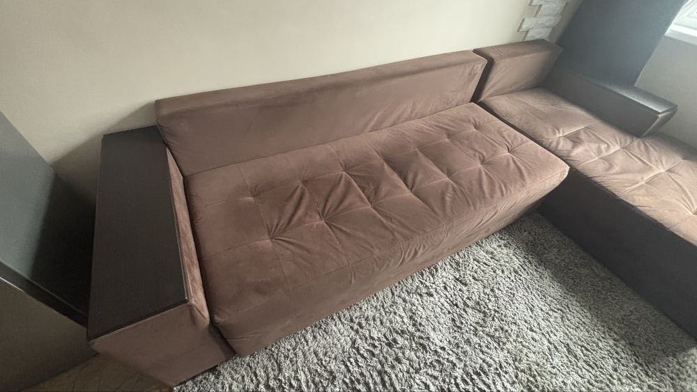 Ъглов диван за всекодневна.