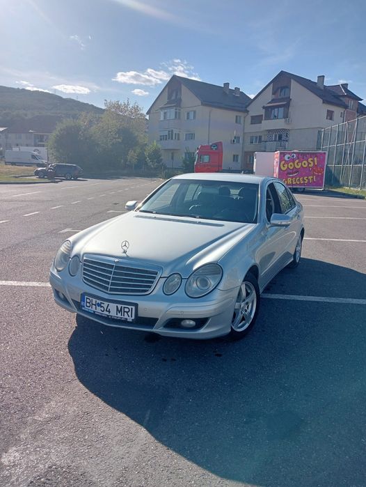 Mercedes-Benz  E 220