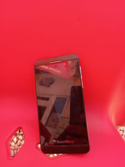 Vând telefon BlackBerry Z10 funcțional sau piese