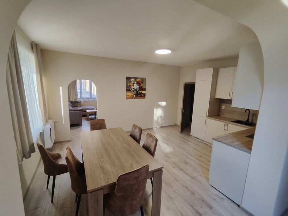 Дава се под наем Етаж от къща в Пловдив, Център - 110 кв.м за 900 € - Снимка #1