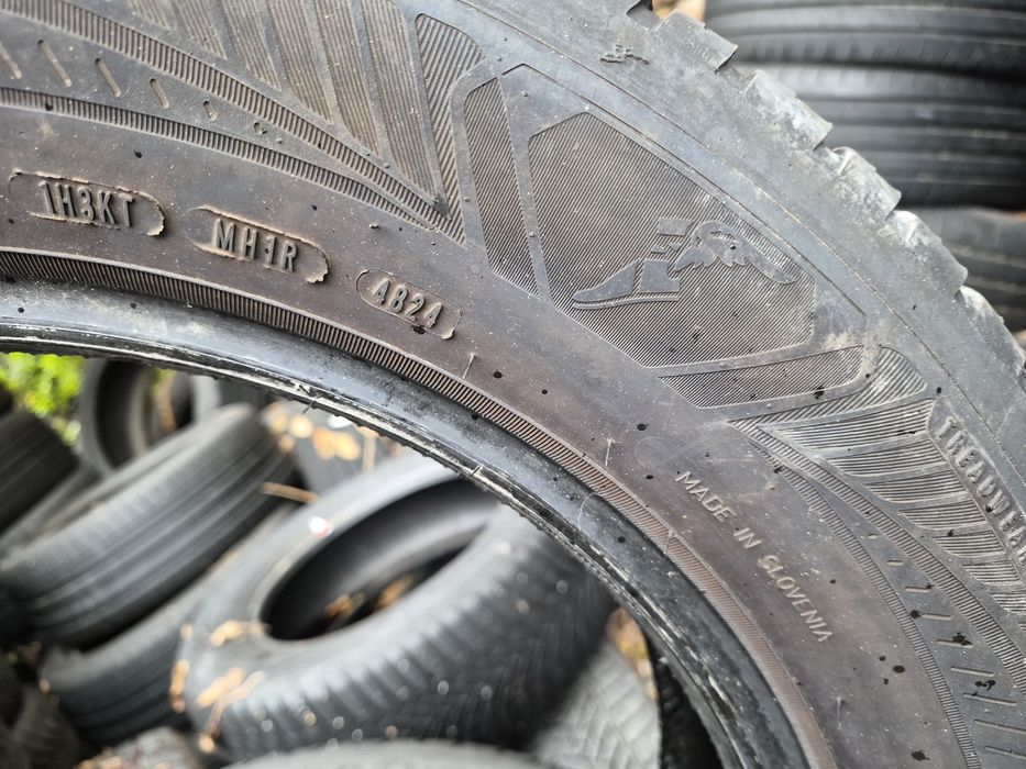 4бр. 215 60 17 Goodyear всесезонни.