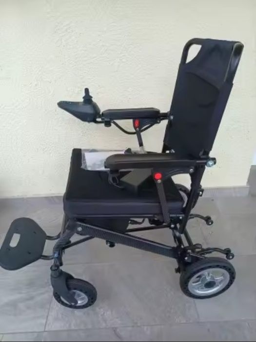 Помощна количка с електрически мотори  за трудноподвижни