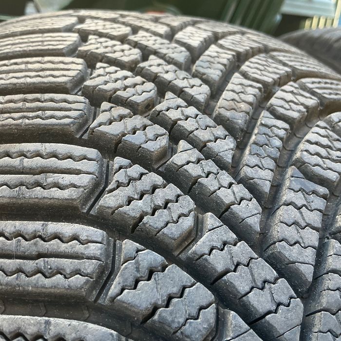 BRIDGESTONE Blizzak LM-005 215/60 R17 100V - 2 броя ДОТ 2624