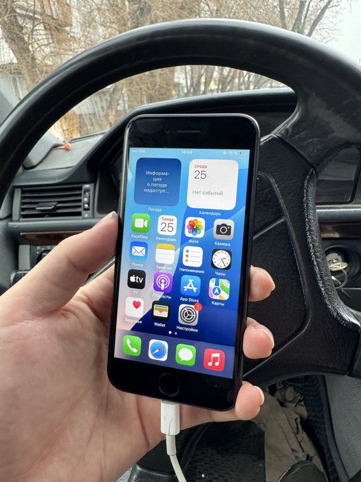 iPhone SE 2020 в идеальном состоянии