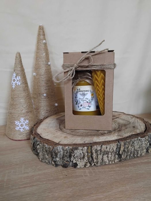 Коледни подаръчни кутии и свещи