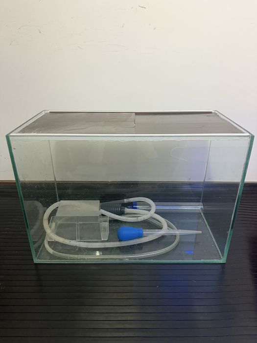 Vand 6 Acvarii de 54 litri aproape noi, compresor aer, bureti