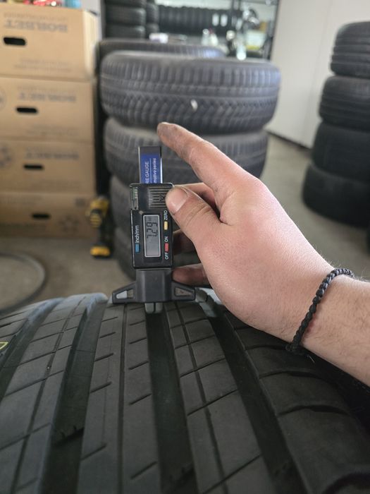 4 Броя 235/60/18 Michelin 2x7,2mm 2x6,9mm