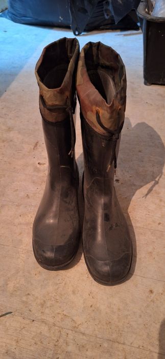 Продам резиновые сапоги