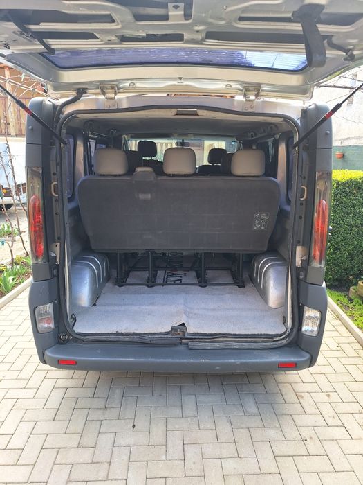 Vând Renault trafic 8 locuri