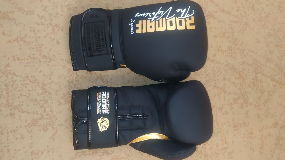 Продается боксёрская перчатка.
