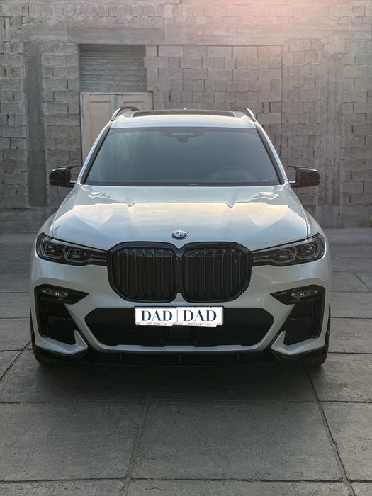 Bmw X7 M50i 4.4 full option