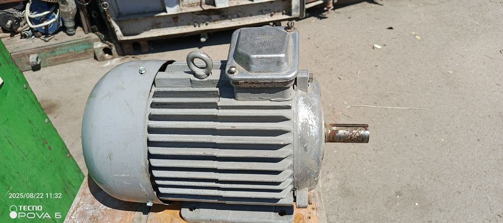 Продам электро двигатель 3кв  1500 об/ми