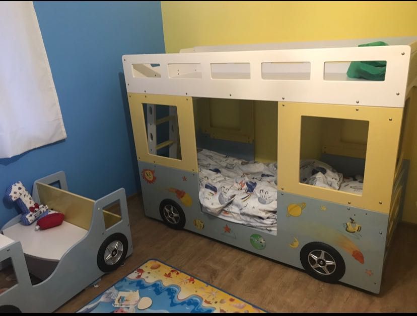 Детско двуетажно легло с гардероб и бюро