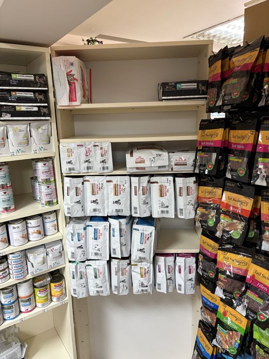 Стелажи, етажерки