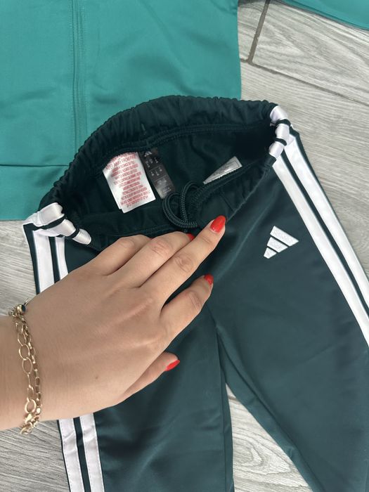 Trening adidas ca si nou