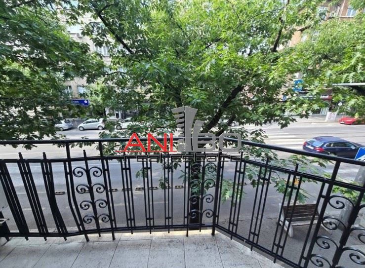 Офис в София-Център площ 130 цена 1380