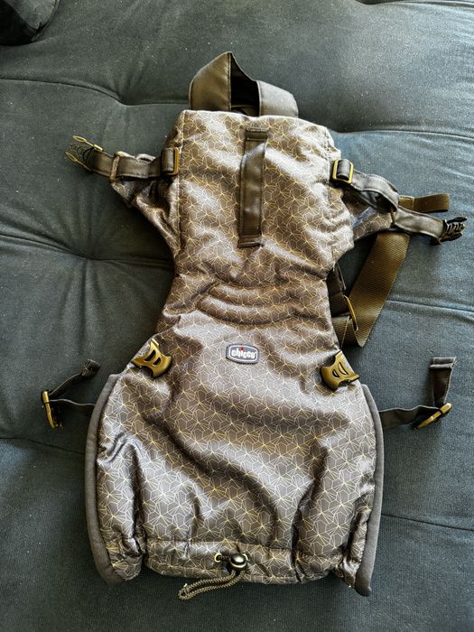 Бебешко Кенгуру Chicco easy fit 0-9 месеца