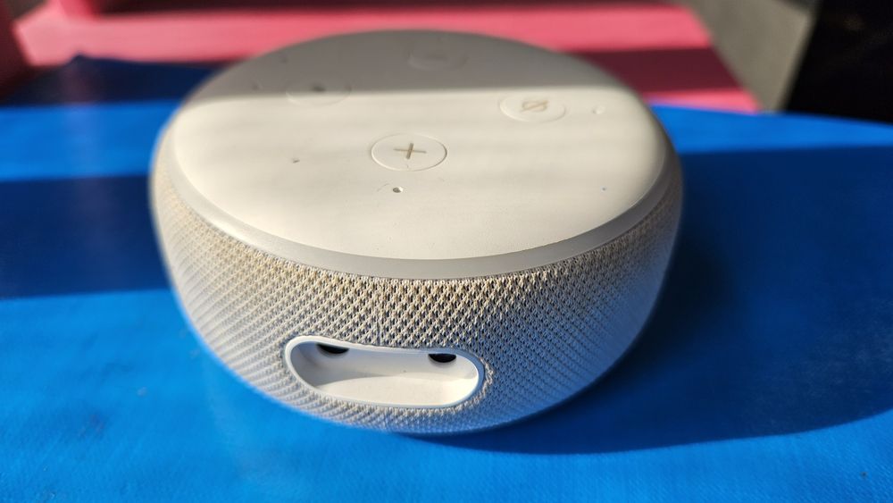 Продавам смарт колона Amazon Alexa Echo Dot