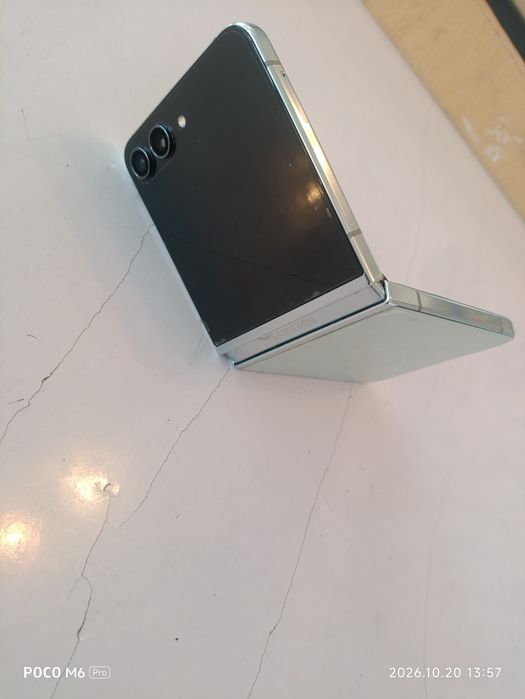 Samsung galaxy Z flip 5.