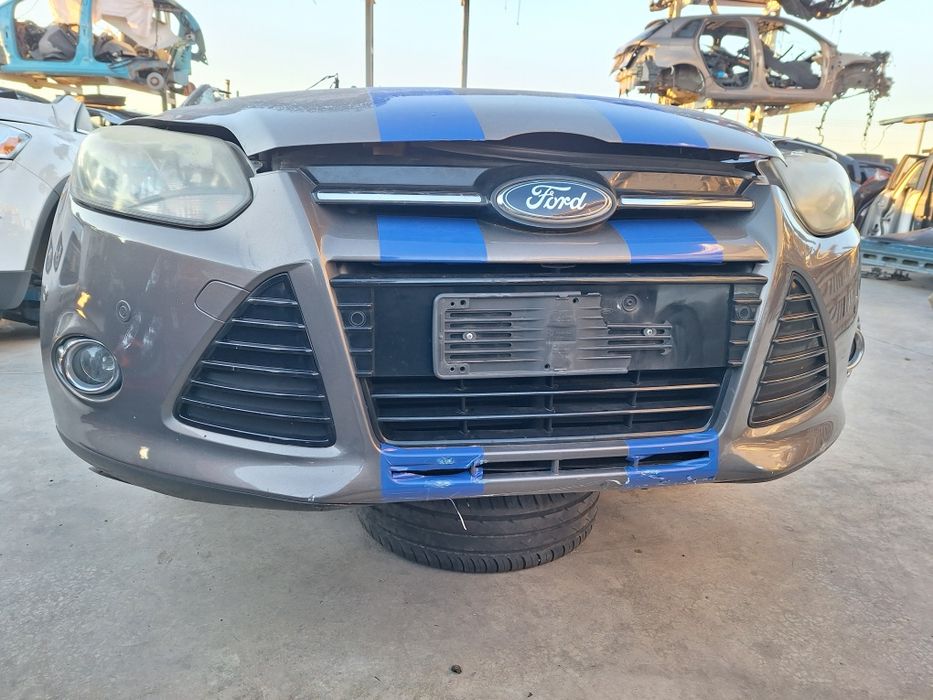 Предна броня с парктроници Ford Focus  / Форд Фокус 2013г.